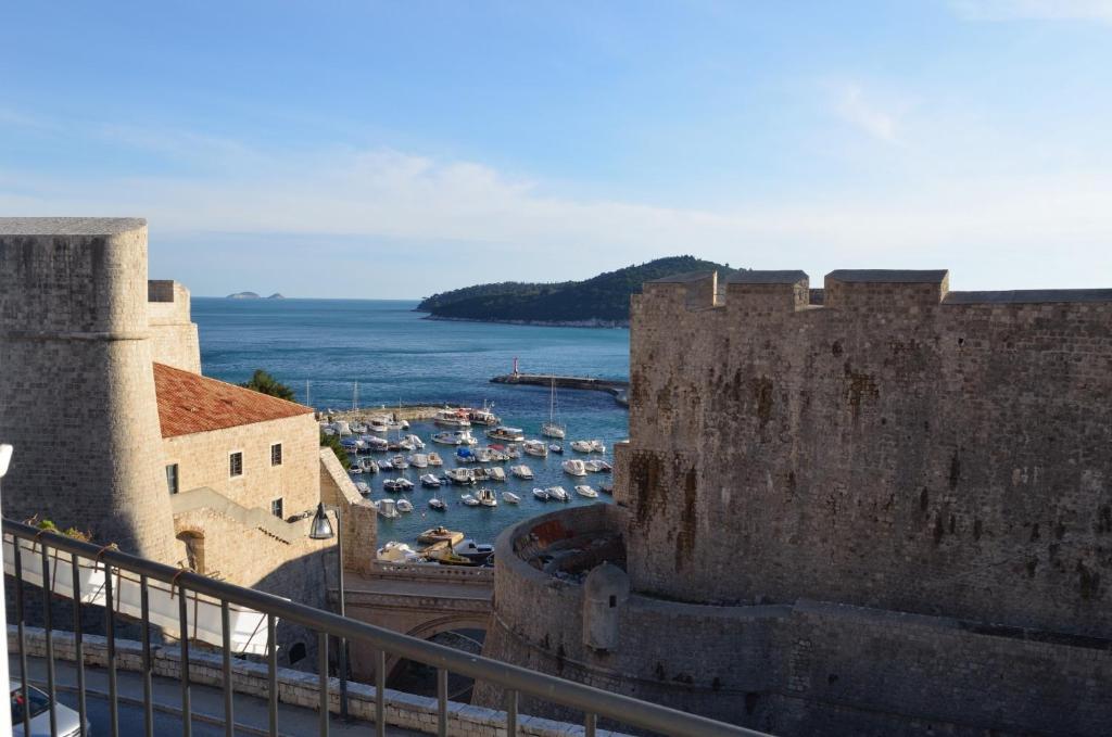 Apartment Rimac - Old Town sea and city walls view