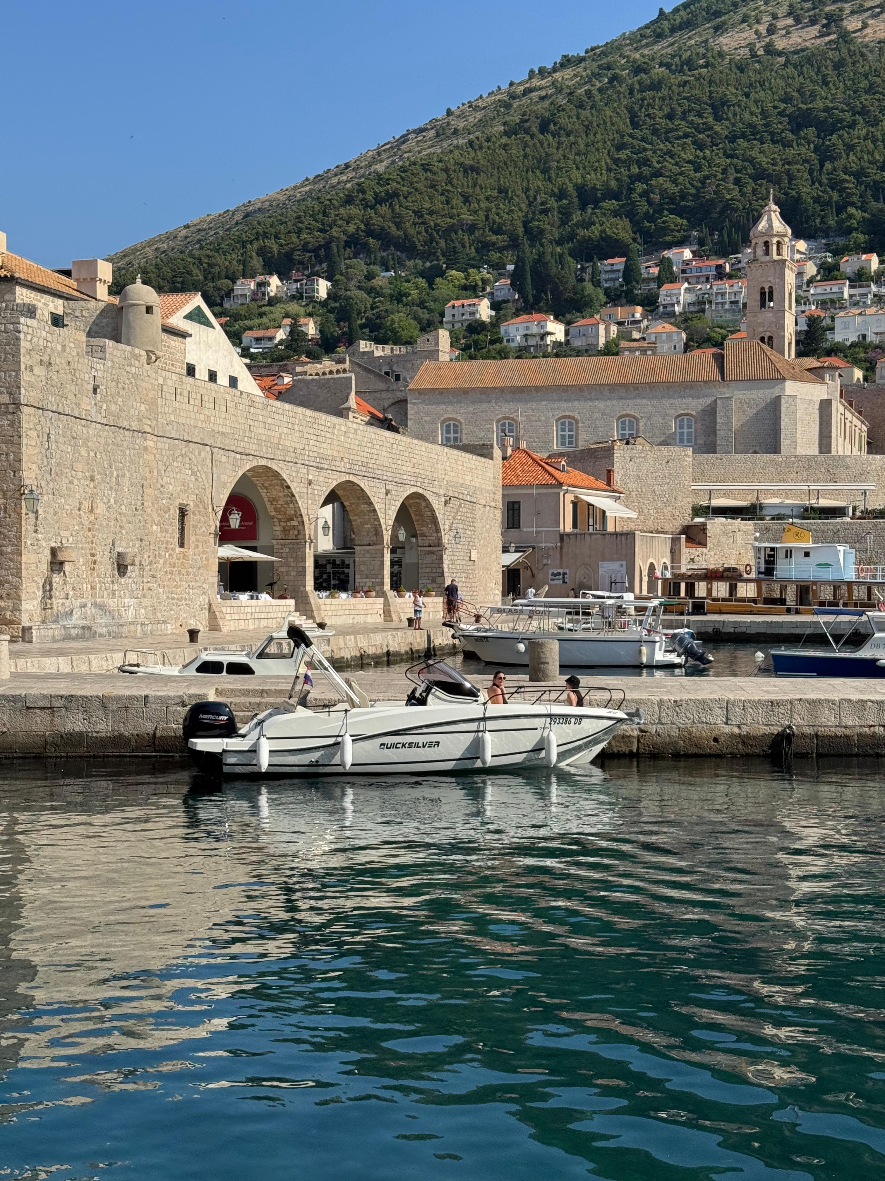 Quicksilver 705 Open - View 3